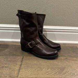 Frye leather boots size 8.5 no box only worn a few times like NEW!!!